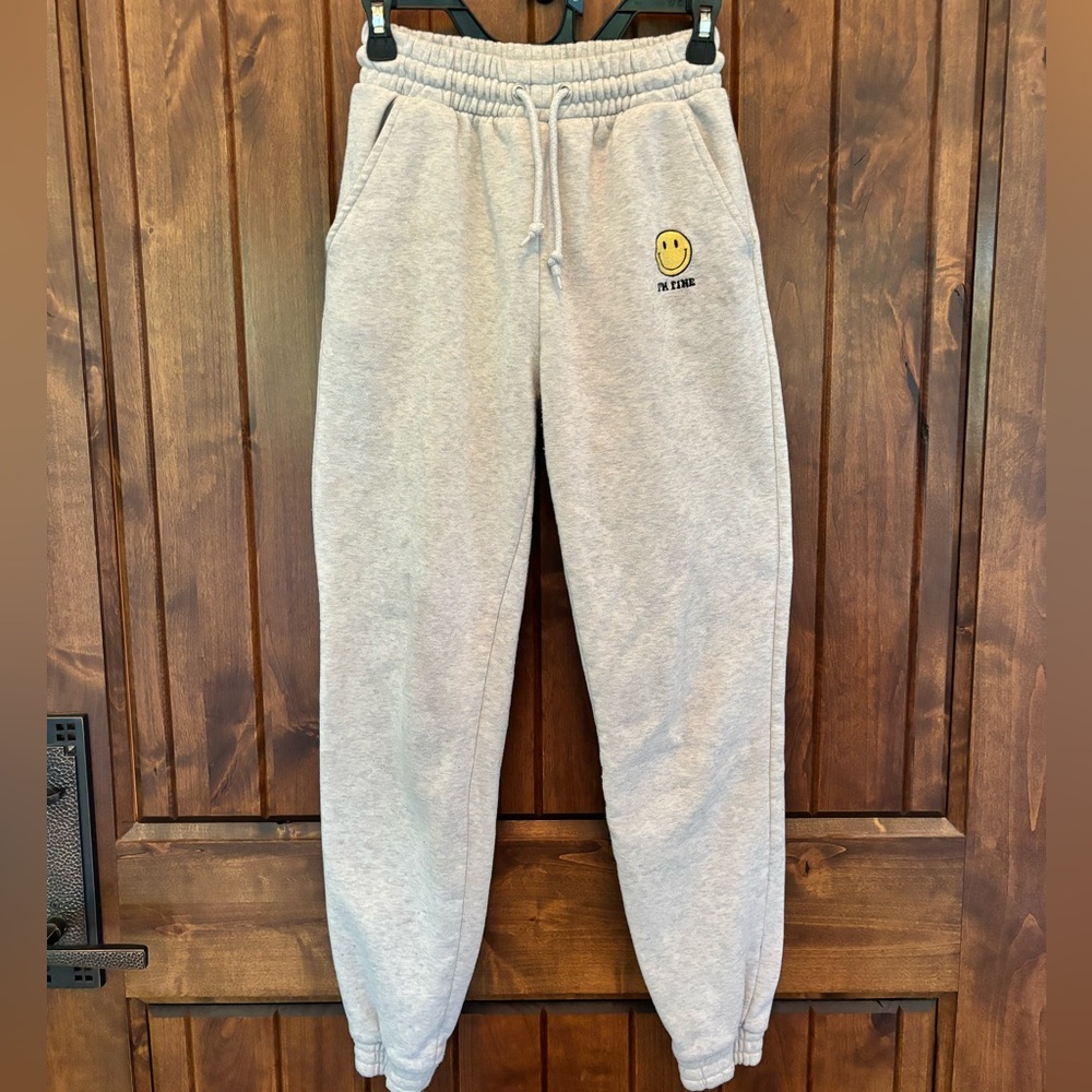 Juniors Smiley Light Gray Sweatpants